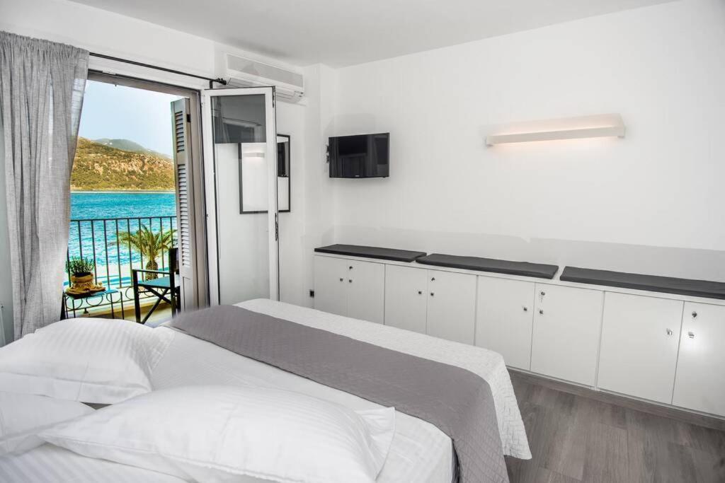 A & B Minimal Suite With Sea View In Argostoli 外观 照片