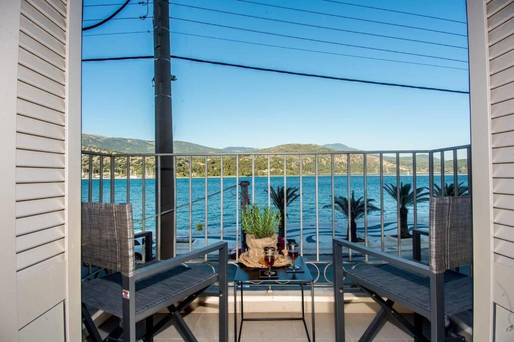A & B Minimal Suite With Sea View In Argostoli 外观 照片