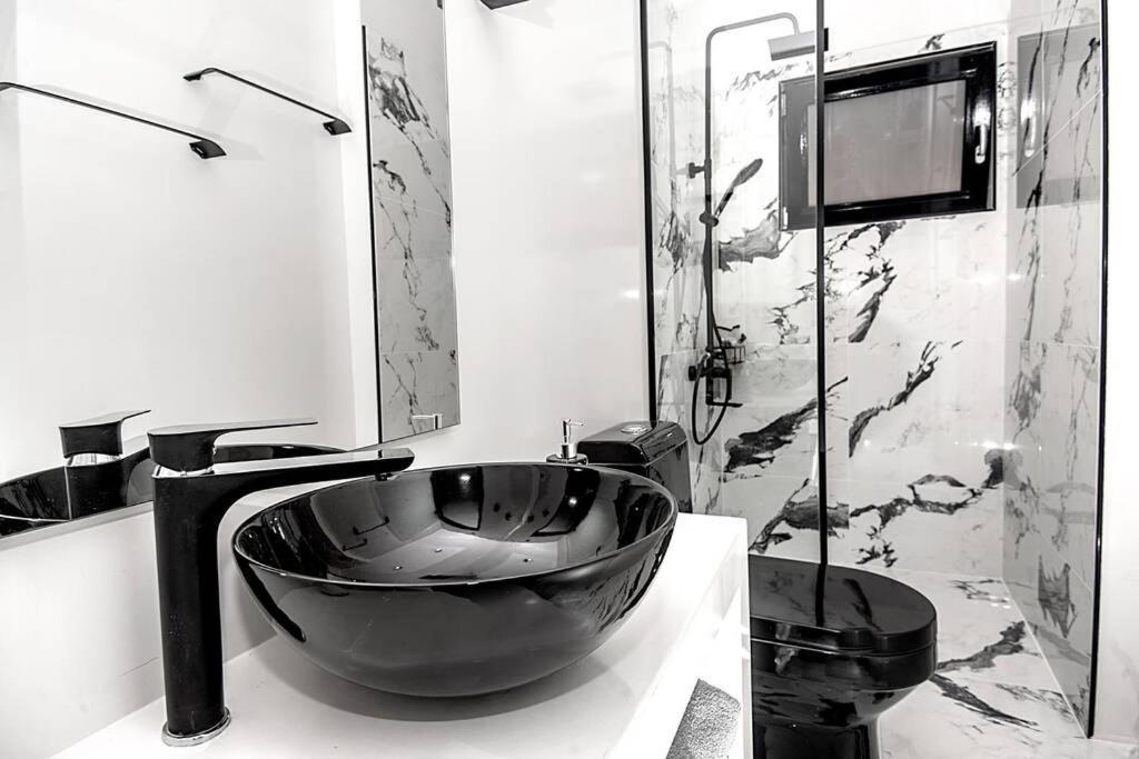 A & B Minimal Suite With Sea View In Argostoli 外观 照片