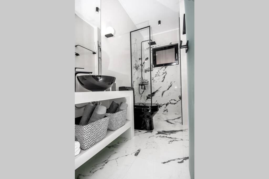 A & B Minimal Suite With Sea View In Argostoli 外观 照片