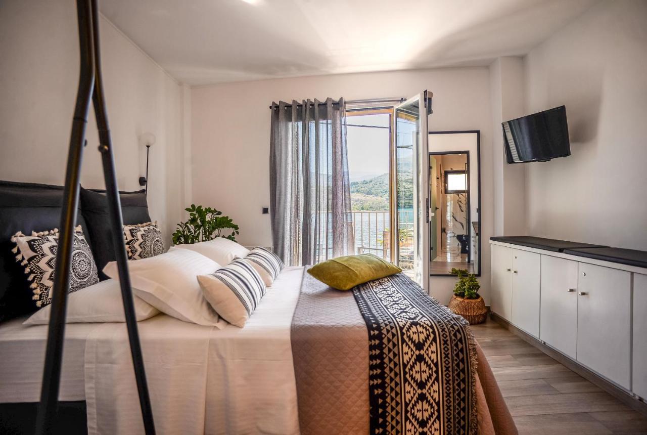 A & B Minimal Suite With Sea View In Argostoli 外观 照片